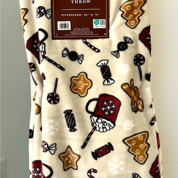 Beautiful Evergreen Home throw: perfect for coffee and coca and a movie☕️ - Picture 3 of 5